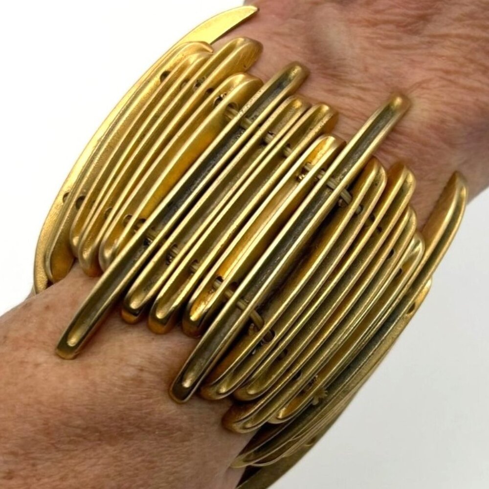 Vintage Brutalist Possibly Brass Spike or Spear Shaped Elements Stretch Bracelet - Picture 2 of 14